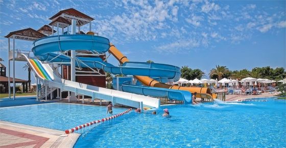 Dobra cena. Zakochany park rozrywki dziecięce gry wodne grać gigantyczny zestaw zjeżdżalni w Internecie