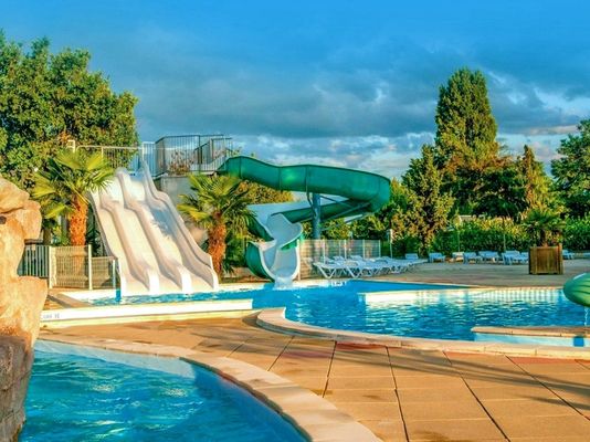 Dobra cena. Zindywidualizowany park wodny Design basenu sportów wodnych w Internecie
