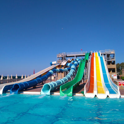 Dobra cena. Outdoor Fiberglass Water Park Slide with 6-8mm Thickness and Customized Size for Long Service Life Over 10 Years w Internecie