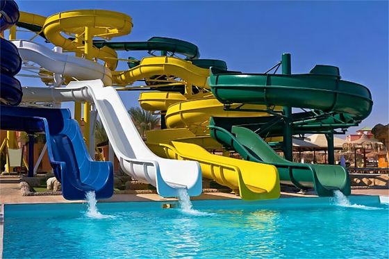 Wodne sporty na świeżym powietrzu Gry Rides Dzieci Szklanowodowe suwak Kolor dostosowany
