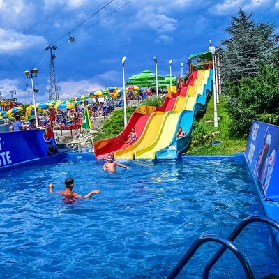 Dobra cena. ODM Outdoor Duży park rozrywki wodny Poły pływające letnie Poły pływające z włókna szklanego Rainbow Slide dla dzieci w Internecie