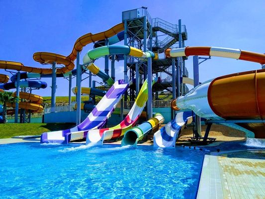 Park rozrywki wodnej, basen zewnętrzny, plac zabaw dla dzieci, zjeżdżalnia z włókna szklanego